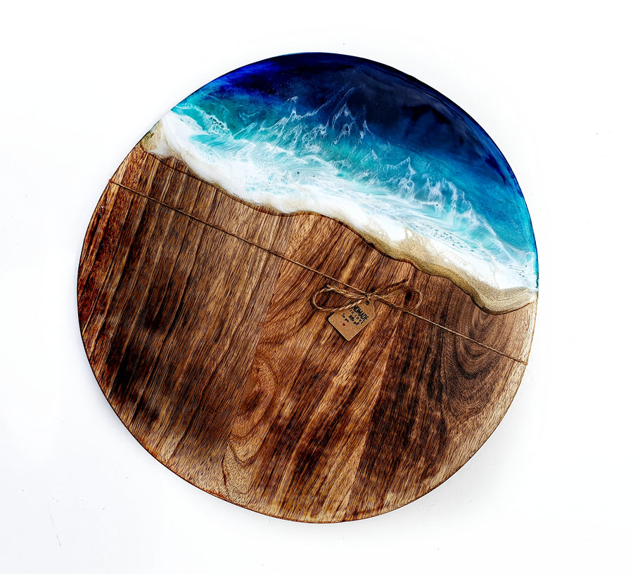 Hand poured resin cheeseboard and 6 coasters